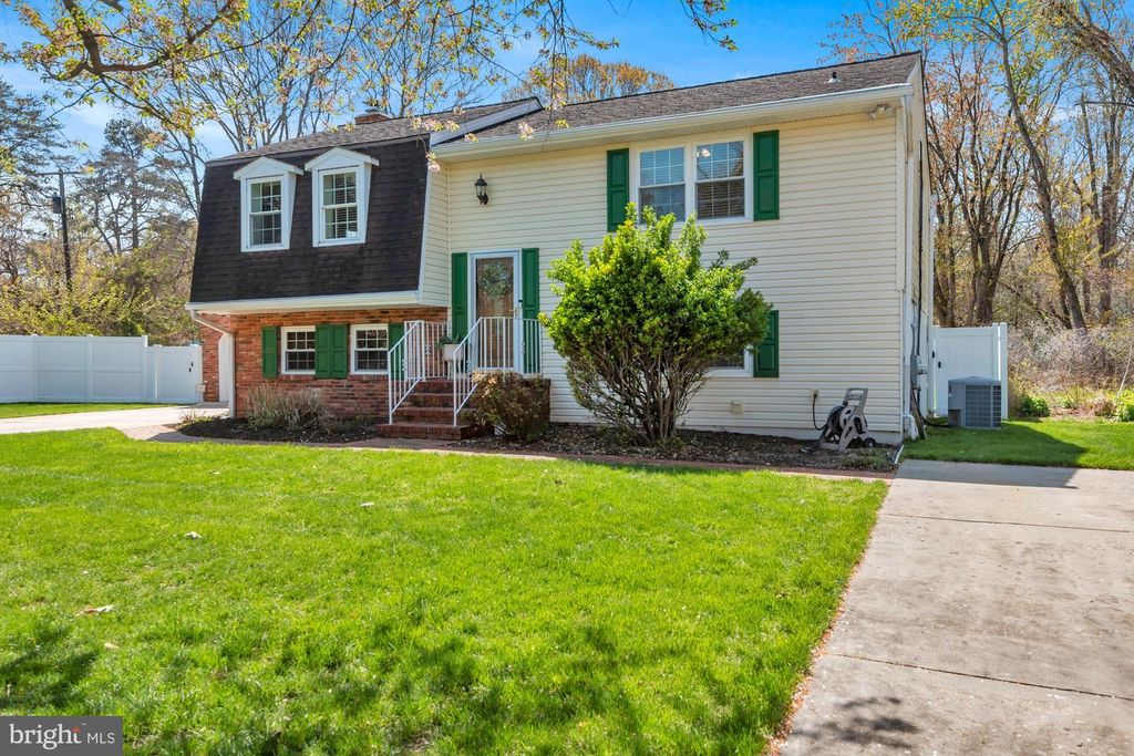 Image 2 of property listing at 970 MAGOTHY AVE, Arnold, MD 21012