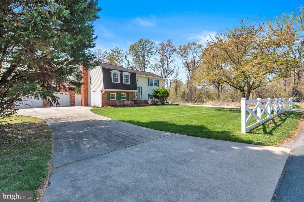 Image 3 of property listing at 970 MAGOTHY AVE, Arnold, MD 21012