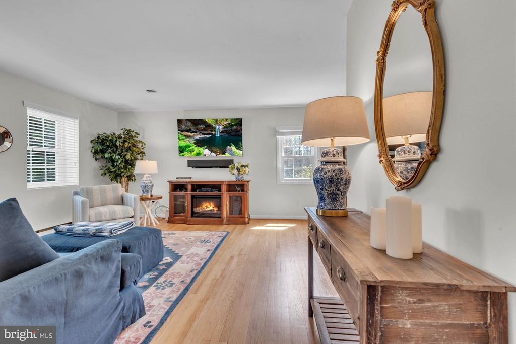 Image 7 of property listing at 970 MAGOTHY AVE, Arnold, MD 21012