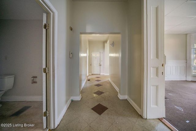 2008 W Jefferson St, Louisville, KY 40203