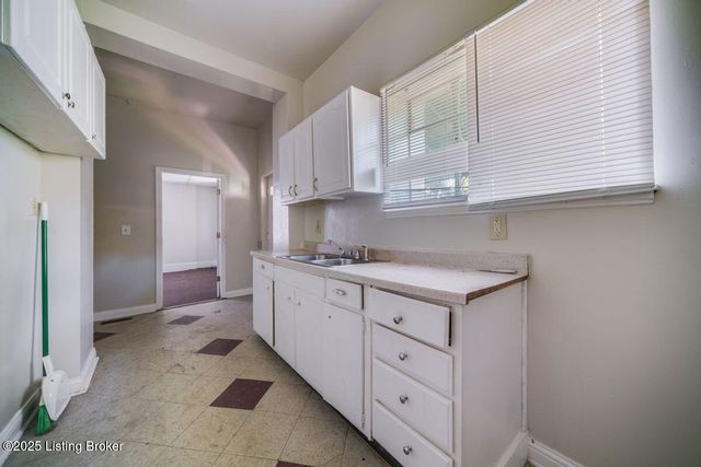 2008 W Jefferson St, Louisville, KY 40203