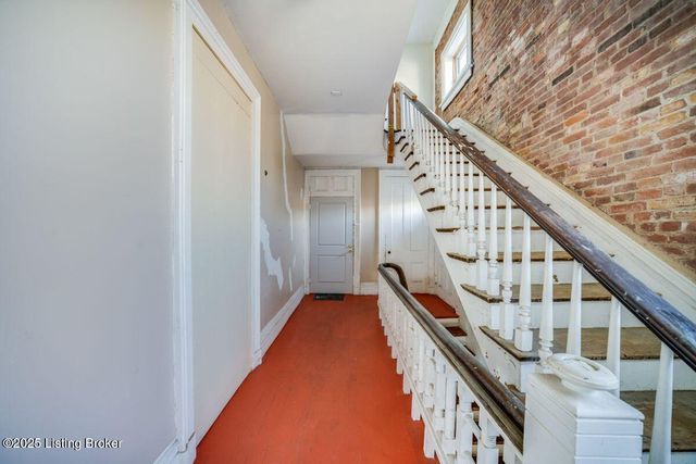 2008 W Jefferson St, Louisville, KY 40203