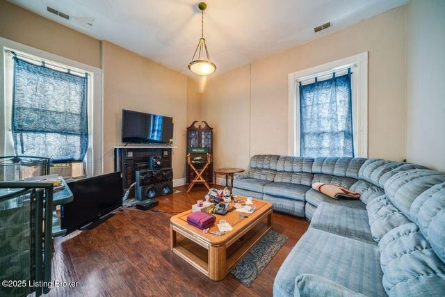 2008 W Jefferson St, Louisville, KY 40203