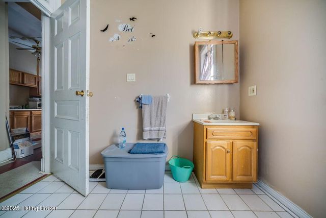 2008 W Jefferson St, Louisville, KY 40203