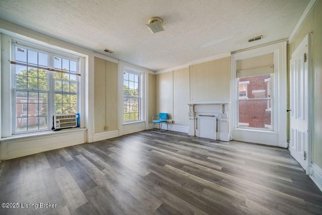 2008 W Jefferson St, Louisville, KY 40203