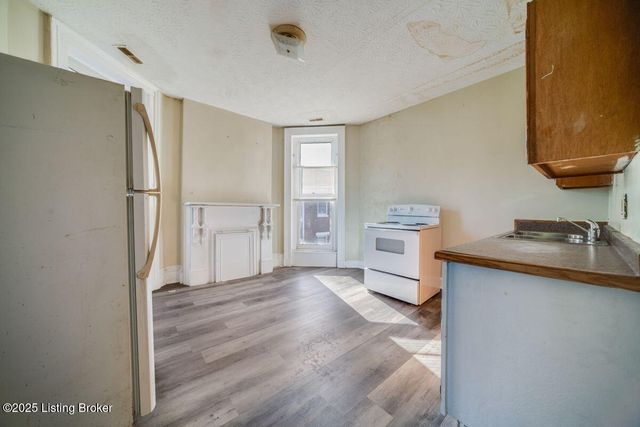 2008 W Jefferson St, Louisville, KY 40203