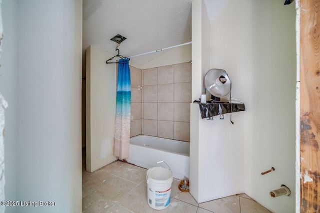 2008 W Jefferson St, Louisville, KY 40203