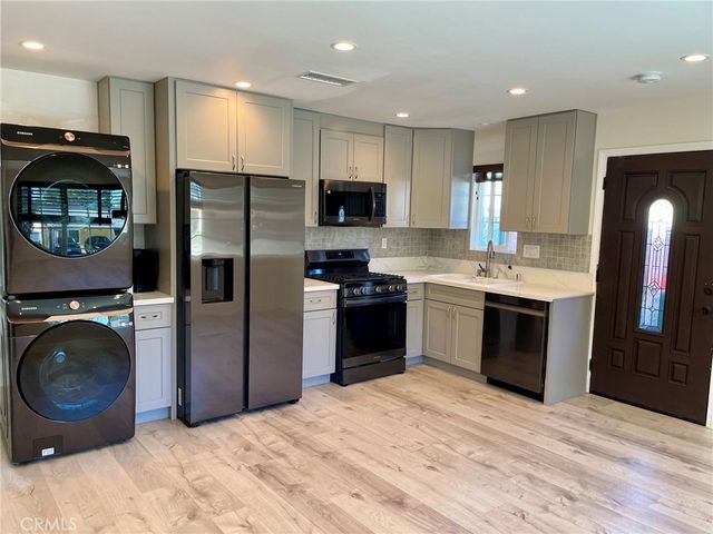 22953 Blythe Street N, West Hills, CA 91304