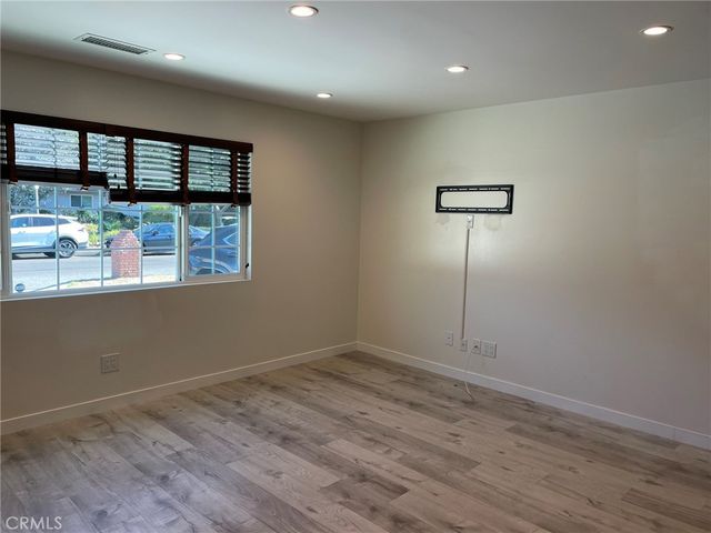 22953 Blythe Street N, West Hills, CA 91304