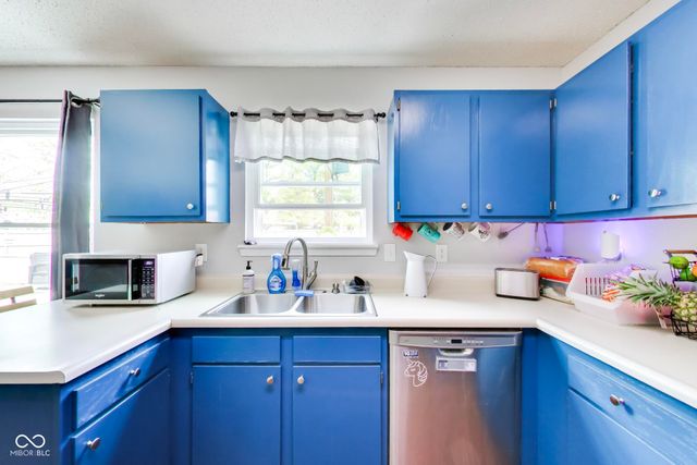 106 Coralbury Court, Mooresville, IN 46158