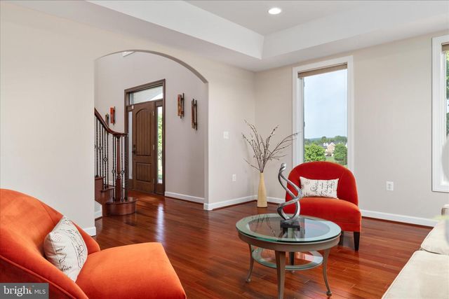 16064 WATERFORD CREEK CIR, Hamilton, VA 20158