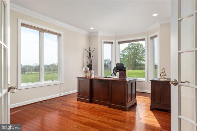 16064 WATERFORD CREEK CIR, Hamilton, VA 20158