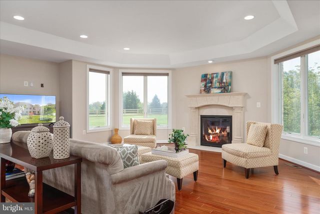 16064 WATERFORD CREEK CIR, Hamilton, VA 20158