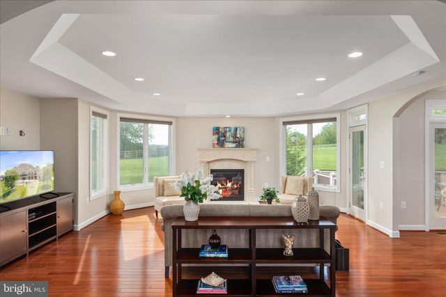 16064 WATERFORD CREEK CIR, Hamilton, VA 20158