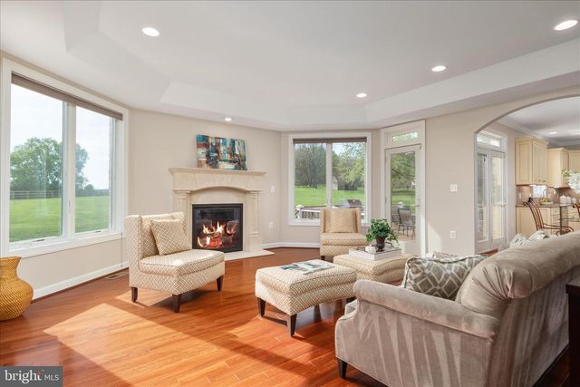16064 WATERFORD CREEK CIR, Hamilton, VA 20158