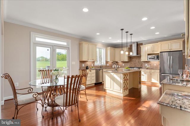 16064 WATERFORD CREEK CIR, Hamilton, VA 20158
