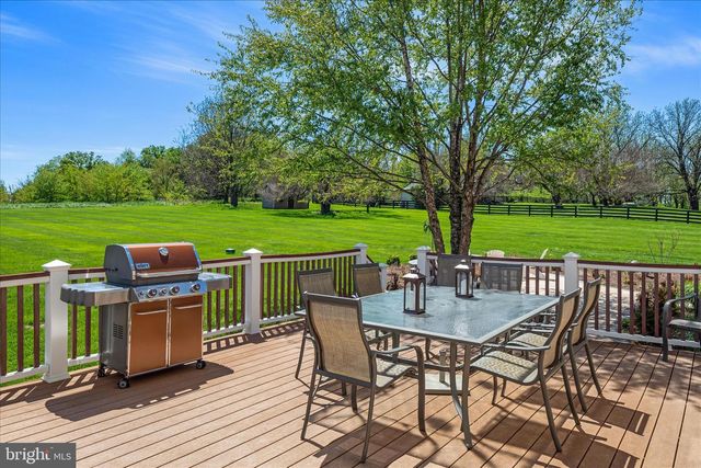 16064 WATERFORD CREEK CIR, Hamilton, VA 20158