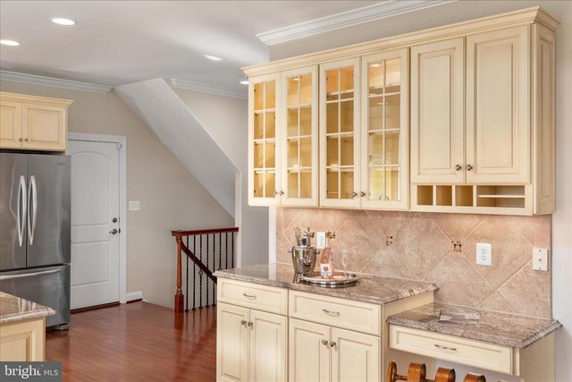 16064 WATERFORD CREEK CIR, Hamilton, VA 20158