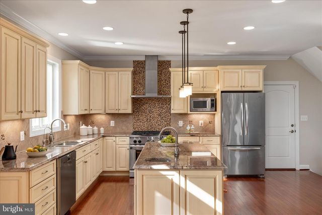 16064 WATERFORD CREEK CIR, Hamilton, VA 20158