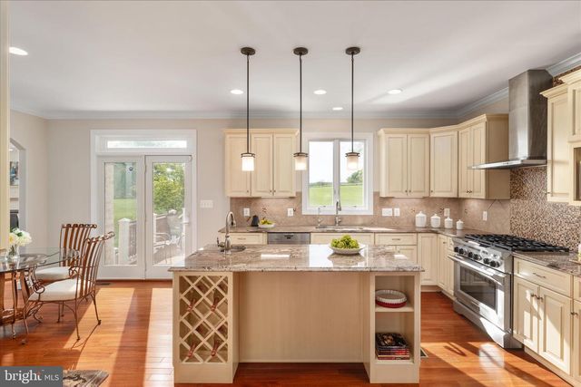 16064 WATERFORD CREEK CIR, Hamilton, VA 20158
