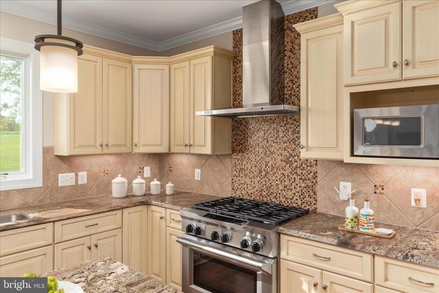 16064 WATERFORD CREEK CIR, Hamilton, VA 20158