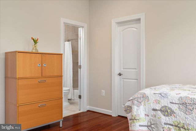 16064 WATERFORD CREEK CIR, Hamilton, VA 20158