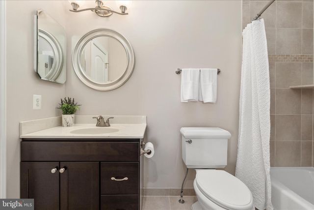 16064 WATERFORD CREEK CIR, Hamilton, VA 20158