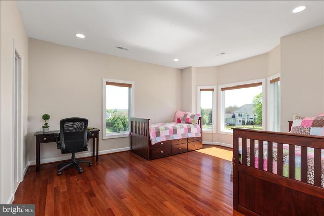 16064 WATERFORD CREEK CIR, Hamilton, VA 20158