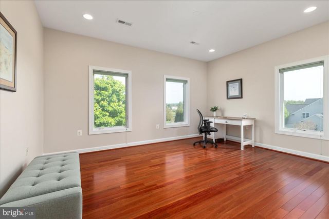 16064 WATERFORD CREEK CIR, Hamilton, VA 20158