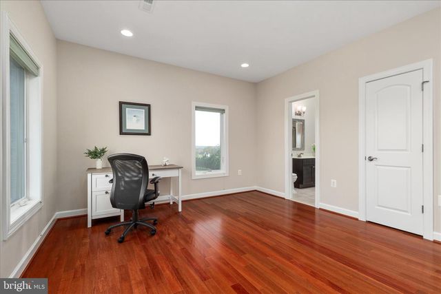 16064 WATERFORD CREEK CIR, Hamilton, VA 20158