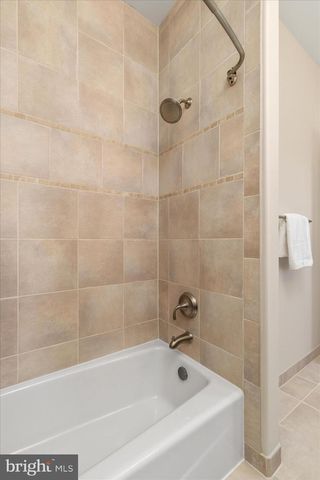 16064 WATERFORD CREEK CIR, Hamilton, VA 20158