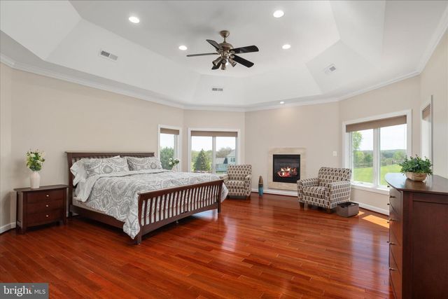 16064 WATERFORD CREEK CIR, Hamilton, VA 20158