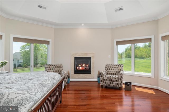16064 WATERFORD CREEK CIR, Hamilton, VA 20158