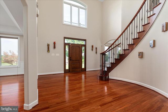 16064 WATERFORD CREEK CIR, Hamilton, VA 20158