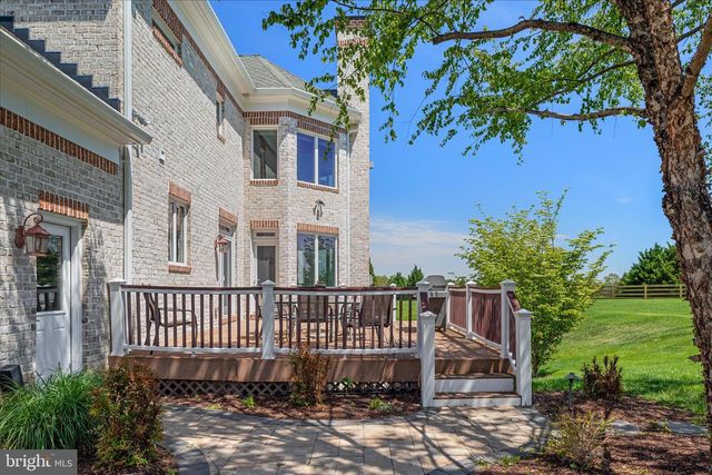 16064 WATERFORD CREEK CIR, Hamilton, VA 20158