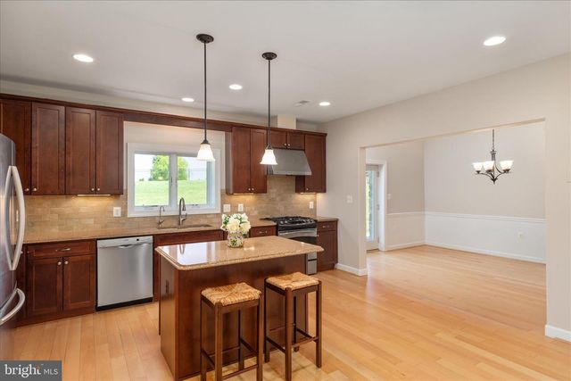 16064 WATERFORD CREEK CIR, Hamilton, VA 20158