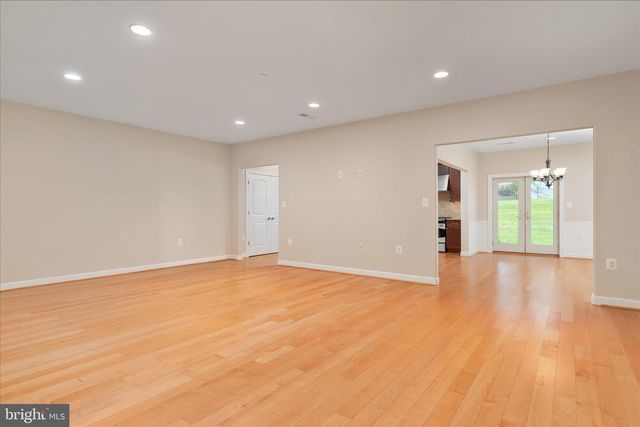 16064 WATERFORD CREEK CIR, Hamilton, VA 20158