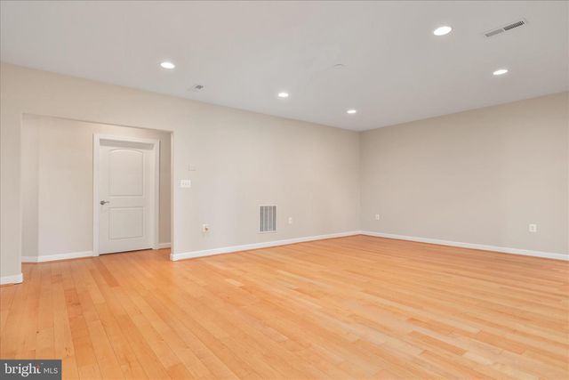 16064 WATERFORD CREEK CIR, Hamilton, VA 20158