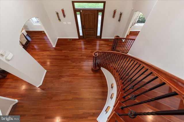 16064 WATERFORD CREEK CIR, Hamilton, VA 20158