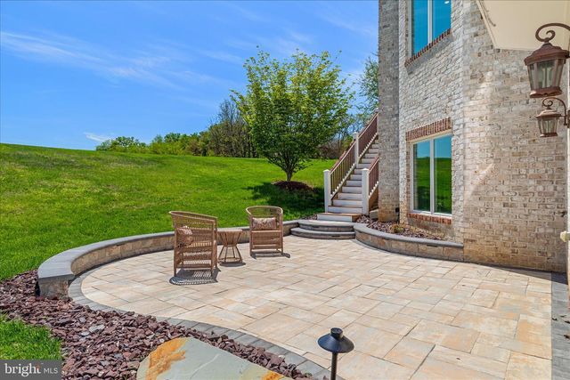 16064 WATERFORD CREEK CIR, Hamilton, VA 20158