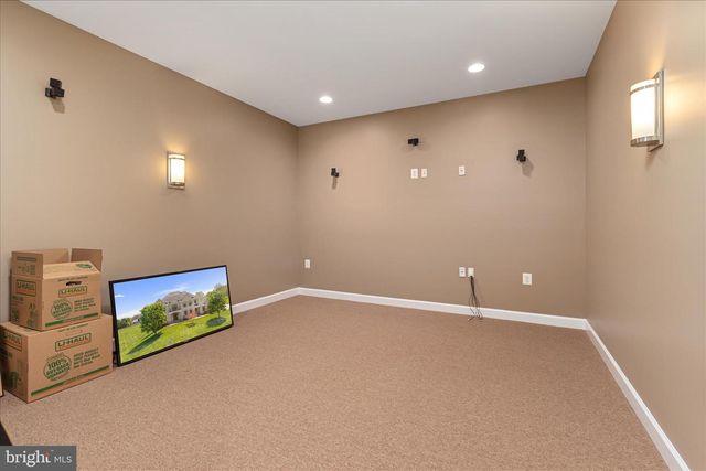 16064 WATERFORD CREEK CIR, Hamilton, VA 20158