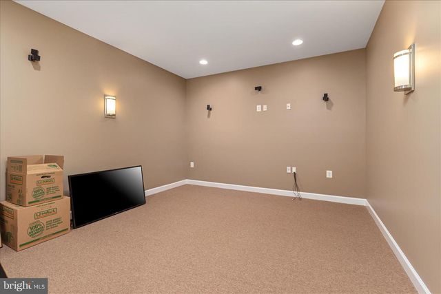 16064 WATERFORD CREEK CIR, Hamilton, VA 20158