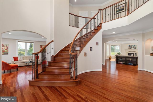 16064 WATERFORD CREEK CIR, Hamilton, VA 20158