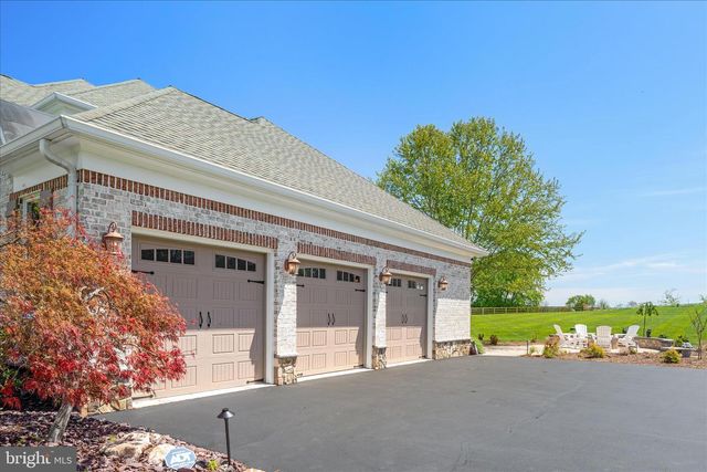 16064 WATERFORD CREEK CIR, Hamilton, VA 20158