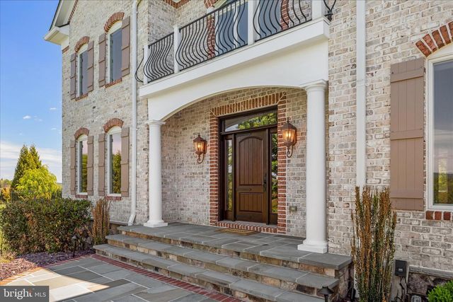 16064 WATERFORD CREEK CIR, Hamilton, VA 20158