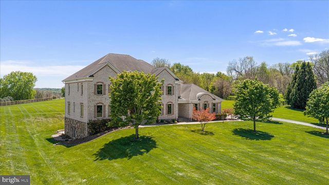 16064 WATERFORD CREEK CIR, Hamilton, VA 20158