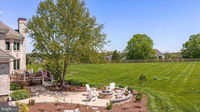 16064 WATERFORD CREEK CIR, Hamilton, VA 20158