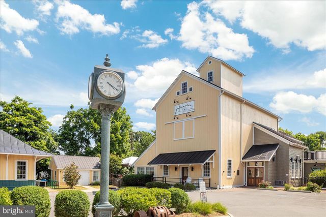 16064 WATERFORD CREEK CIR, Hamilton, VA 20158