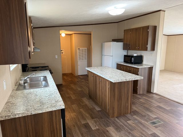 980 Market St, Prospect, TN 38477