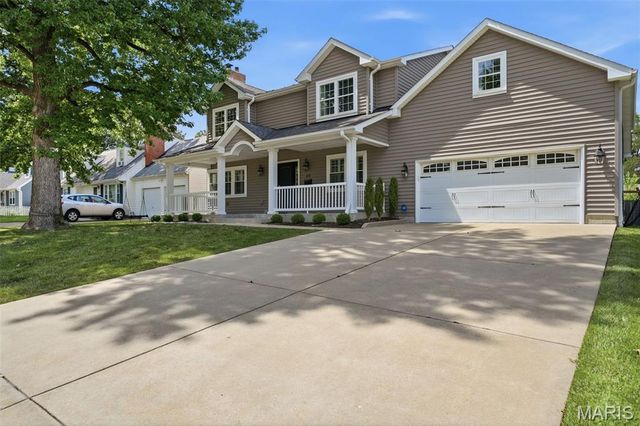 615 Meadowridge Lane, Kirkwood, MO 63122